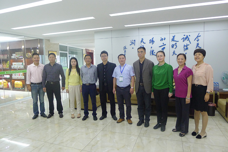 熱烈歡迎福建民進省委鄭家建主委一行蒞臨我司參觀指導！